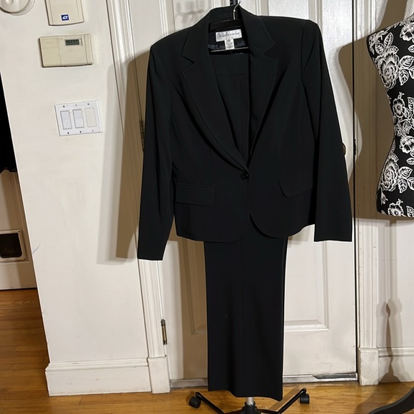 Jones NewYork  size 12 black suit wide leg high rise pant & Matching jacket NWOT - Picture 1 of 16